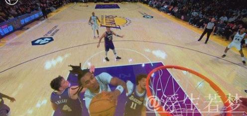 卡斯尔抢板快攻全场飞驰 旋转上篮命中